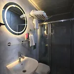 Hotel New House *