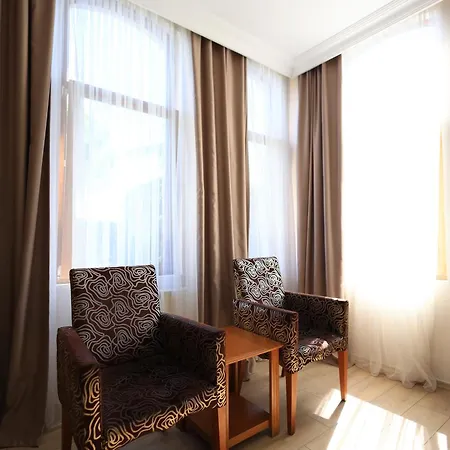 New House Szálloda *
