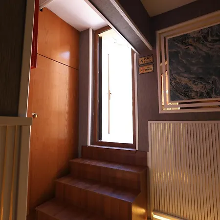 New House Szálloda *
